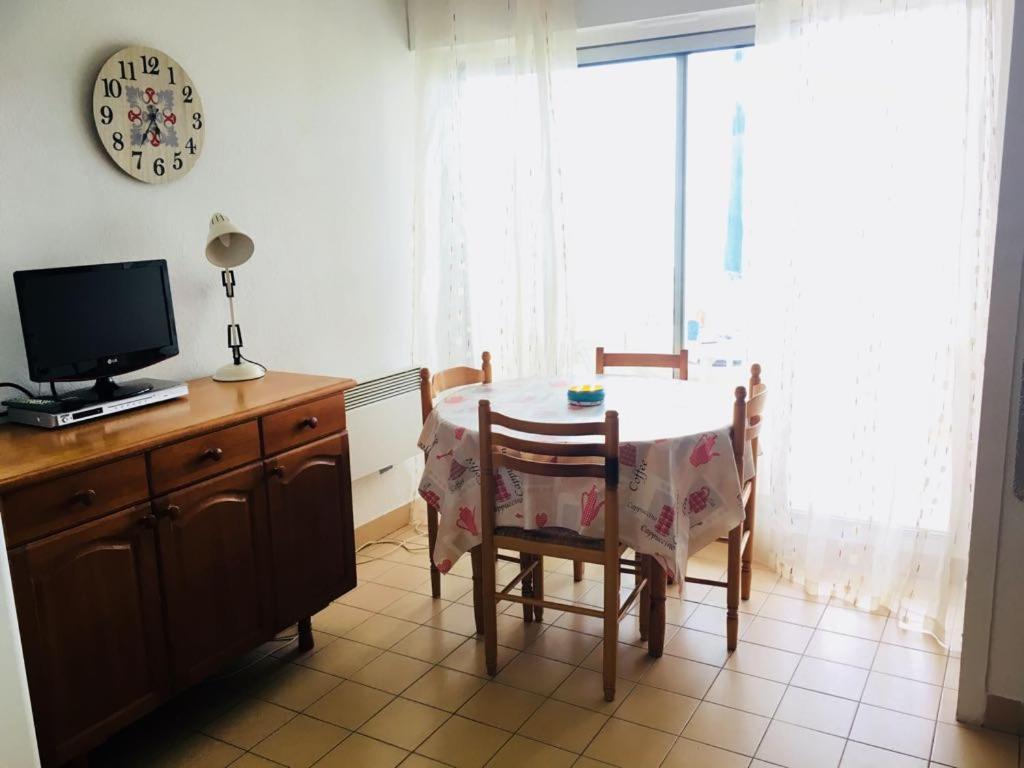 Face A La +terrasse+ Parking * Canet-en-Roussillon